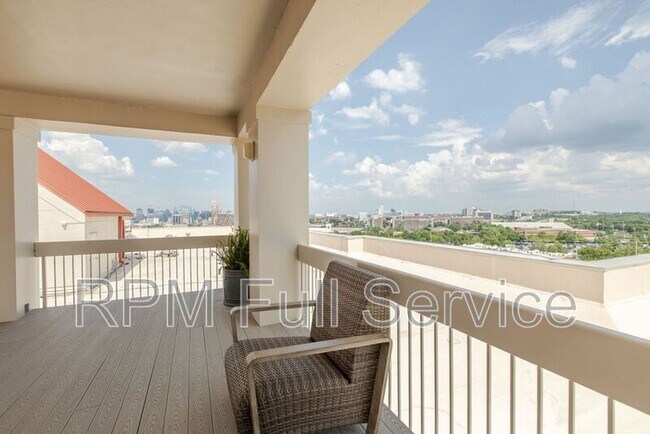 Building Photo - 110 31st Ave N