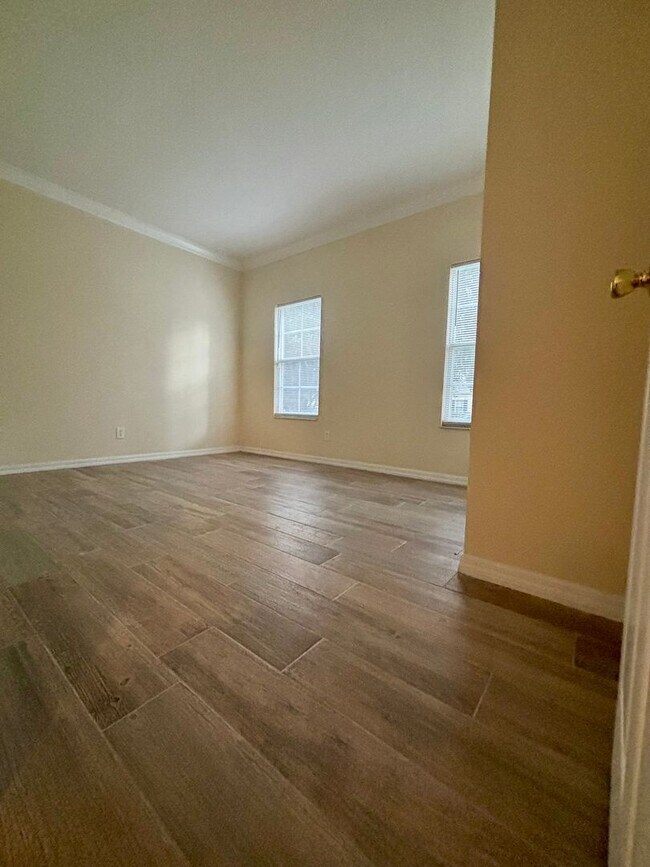 Building Photo - 1107 Croton Pl