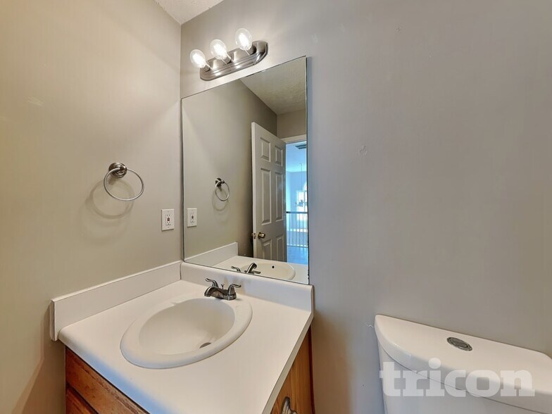 Building Photo - 4095 Gracewood Park Dr