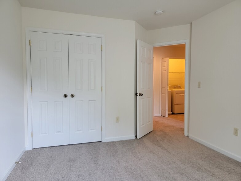 Building Photo - 402 Mount Olive Ln