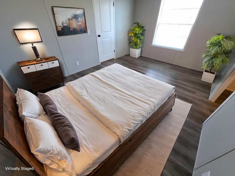 Building Photo - 1404 W Commodore Blvd