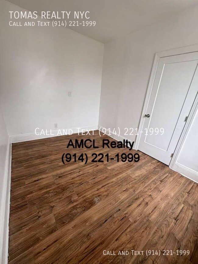 Building Photo - 143 Voss Ave