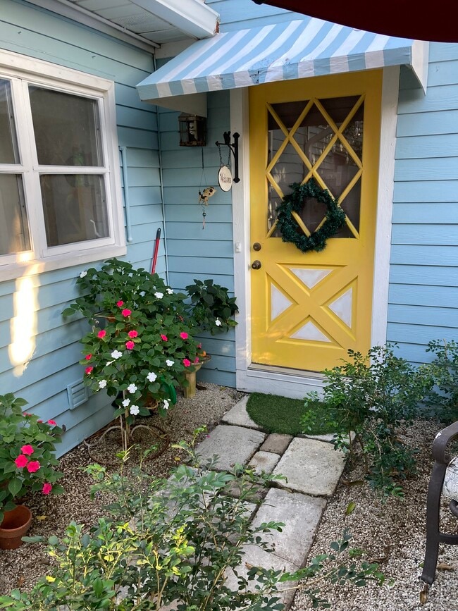 Building Photo - 736 High St