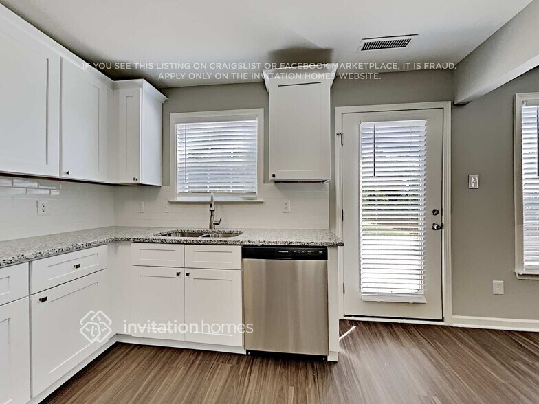 Building Photo - 350 Morning Dew Dr