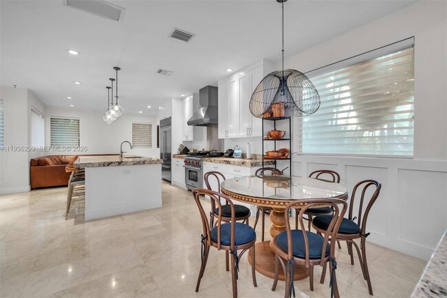 Building Photo - 627 Alcazar Ave