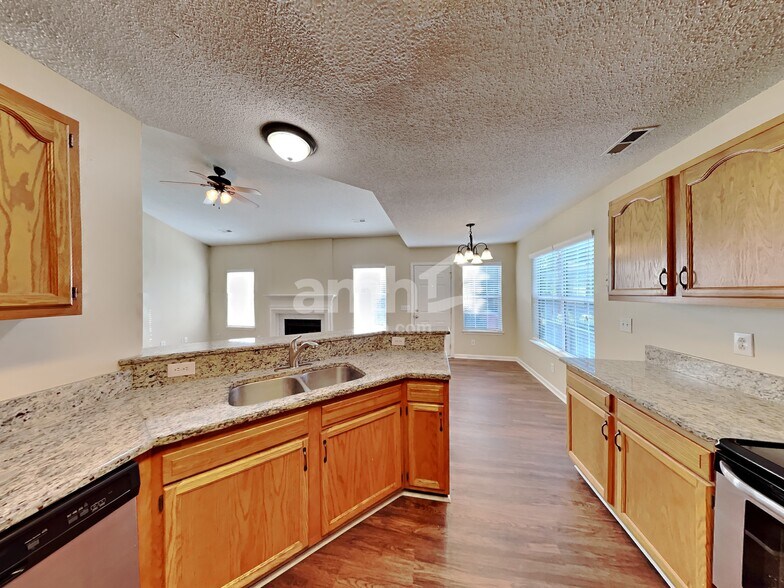 Building Photo - 7117 Daerwood Pl