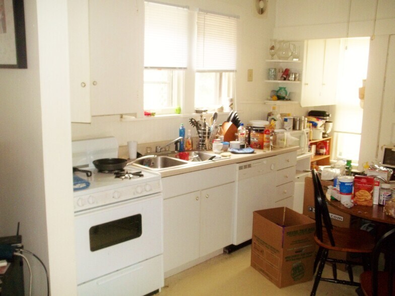 Building Photo - 605 1/2 N State St