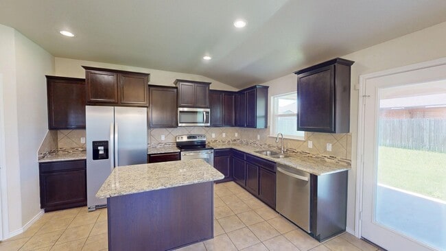 Building Photo - Pre-Holiday Move-In Special!!! Wonderful 3...