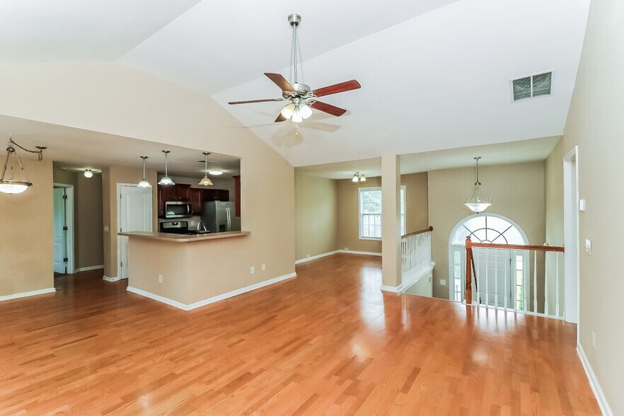 Building Photo - 460 Kyles Cir