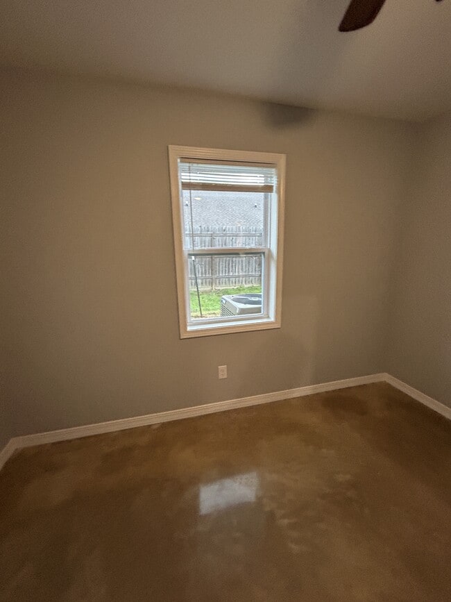 Building Photo - 2515 Kavanaugh Rd