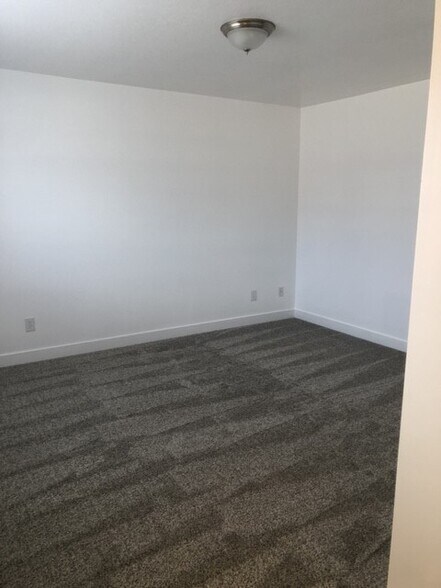 Master bedroom - 928 E. Bates Canyon Rd.