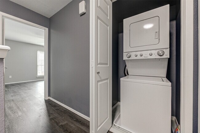 Building Photo - 6406 Ferris Dr