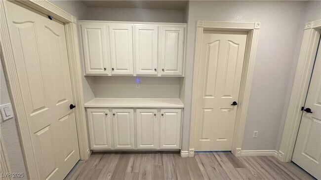 Building Photo - 5273 Candlespice Way
