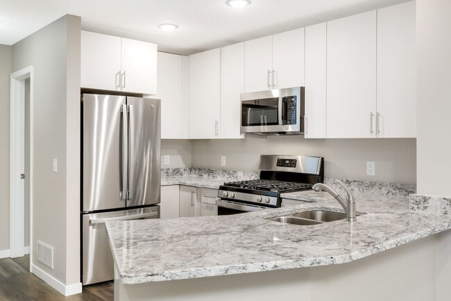 Building Photo - Otsego Townhome for RENT 3bd3ba2gar INTERIOR UNIT available May 01