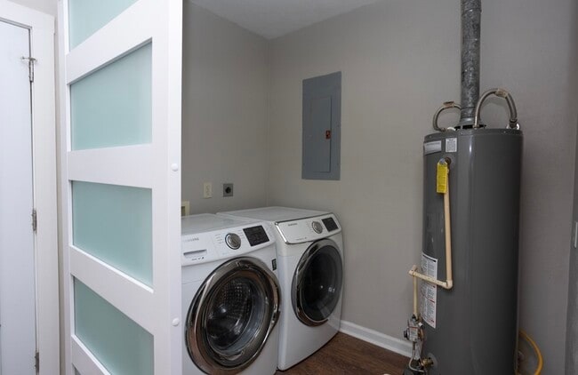 Building Photo - 1247 Oxford St