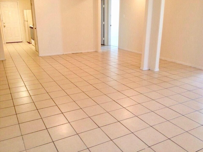 Building Photo - 7557 Oak Chase