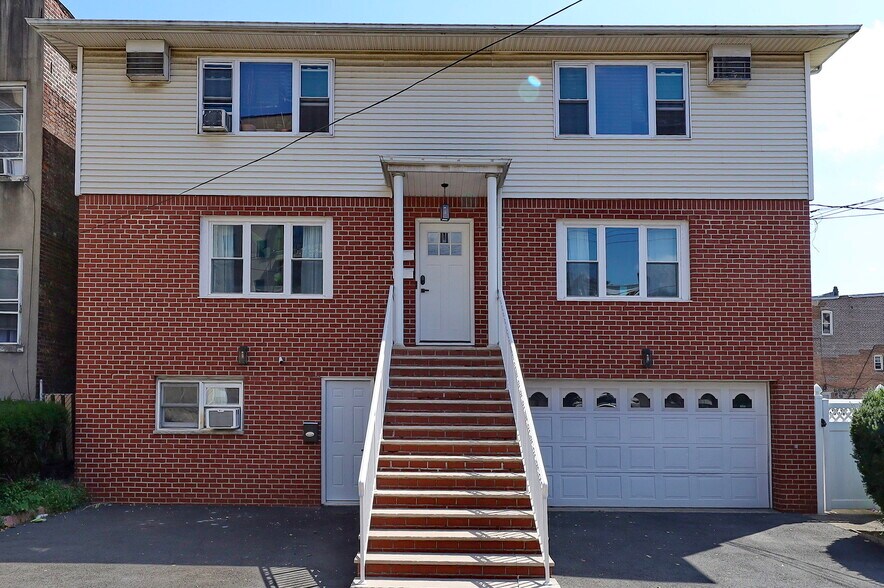 Building Photo - 614 Gorge Rd