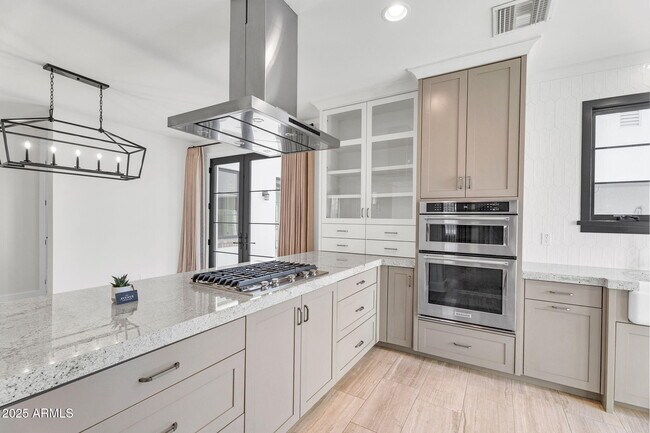 Building Photo - 4901 E Amelia Ave