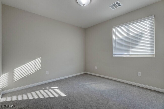 Building Photo - 12847 Slipknot St