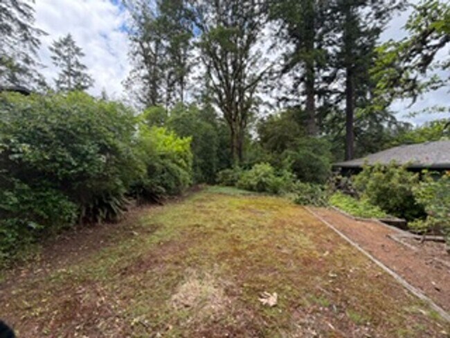 Building Photo - Charming, Spacious, Updated Home in Lake Oswego!