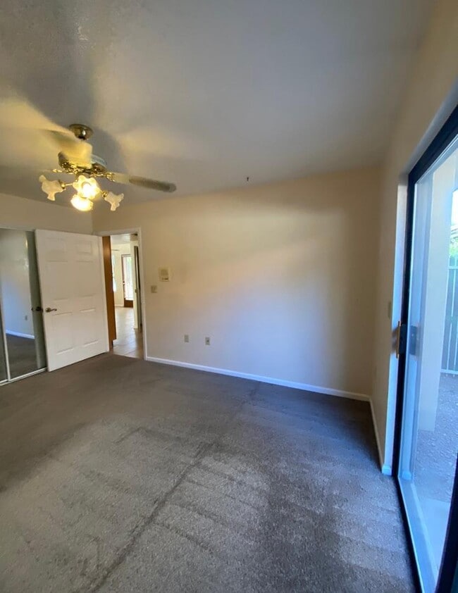 Building Photo - 721 N Mallard St