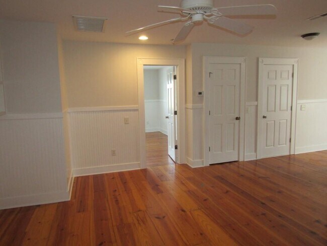 Building Photo - 703 Tradewind Ct