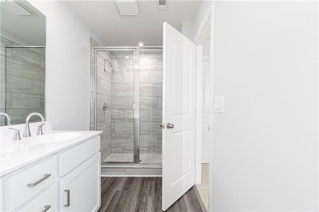 Building Photo - 3085 Cambridge Ml St