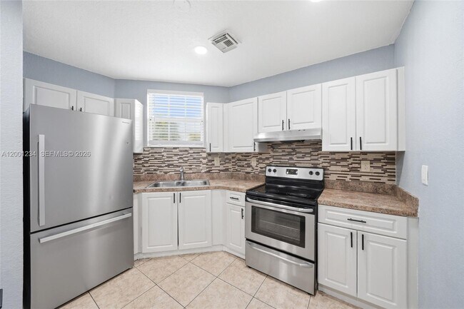 Building Photo - 902 SW 8th Pl