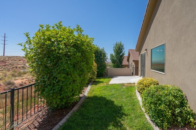 Building Photo - 2031 East Colorado Drive