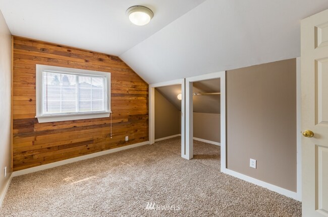 Building Photo - Live 5-Minutes from WWU — Roommate-Friendly Home Near Downtown Bellingham