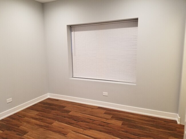 Building Photo - 4851 N Central Ave