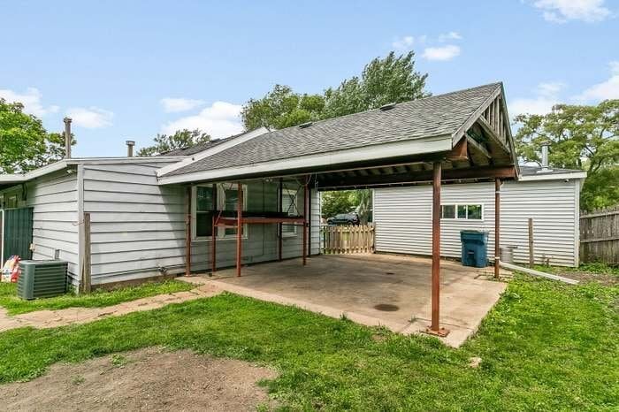 Building Photo - 2303 Sweetbriar Ave