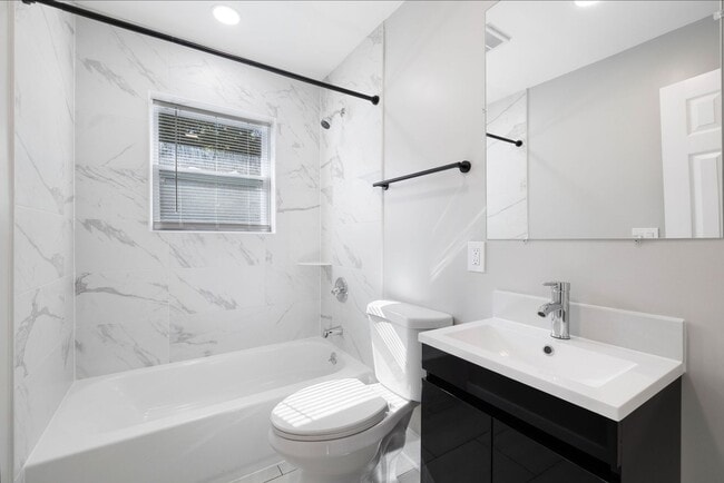 Building Photo - 512 E Branch St