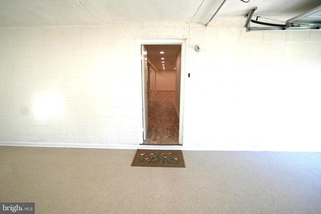 Building Photo - 10104 Towhee Ave