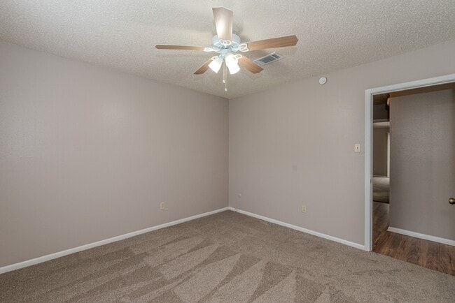 Building Photo - 6638 Lexington Dr