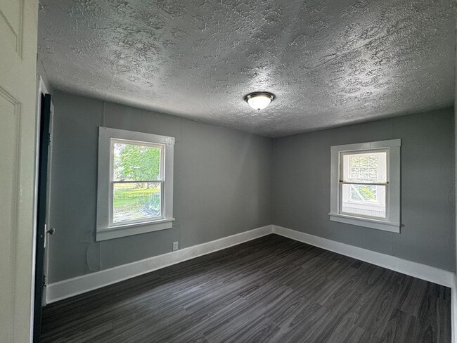 Building Photo - Updated 3BR Plain Township Ranch