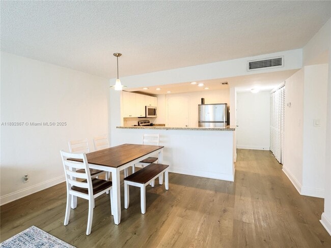 Building Photo - 9125 SW 77th Ave