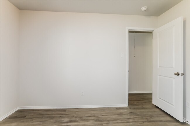 Building Photo - 108 Blue Crane St