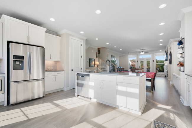 Building Photo - 7906 Laurel Crest Dr