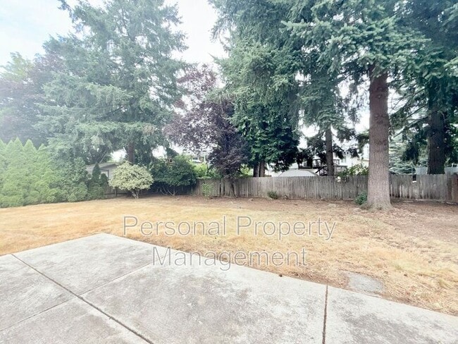 Building Photo - 3217 NE 129th Ave