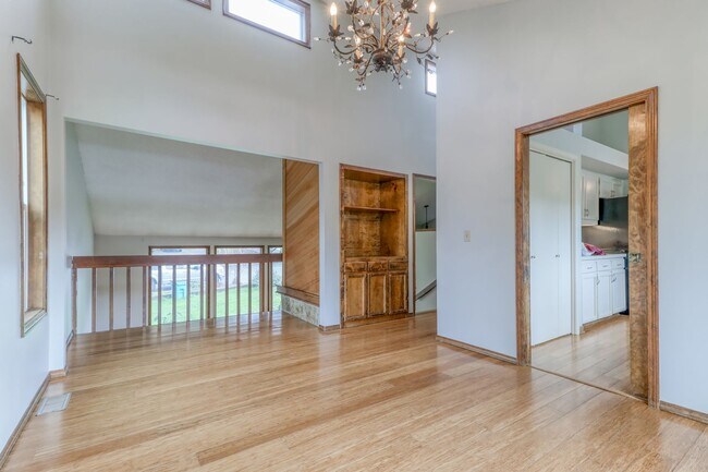 Building Photo - Custom 4BD Salmon Creek Home!