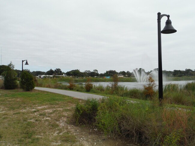 Building Photo - 1565 Violet Ave