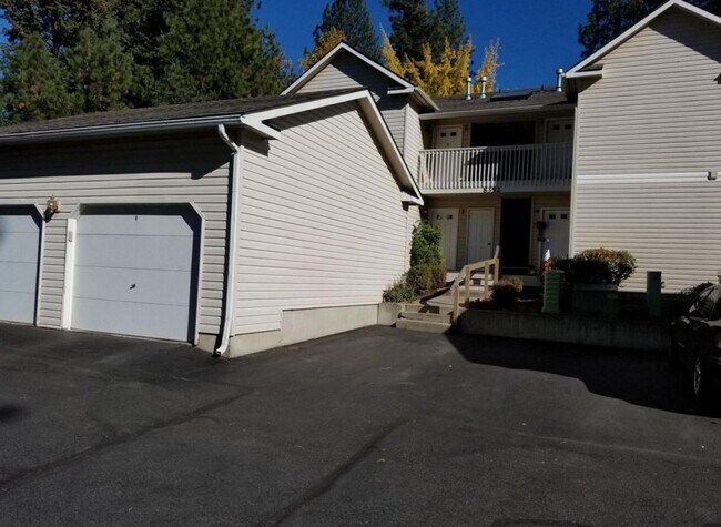 Building Photo - 8352 N Village Dr