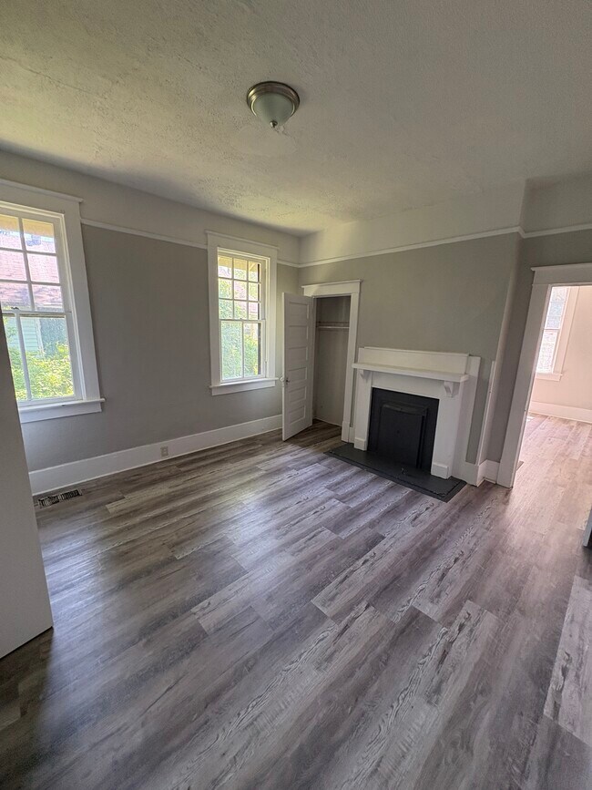 Building Photo - 2009 Palmetto St