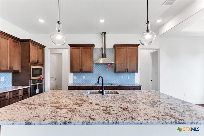 Building Photo - 102 Prairie