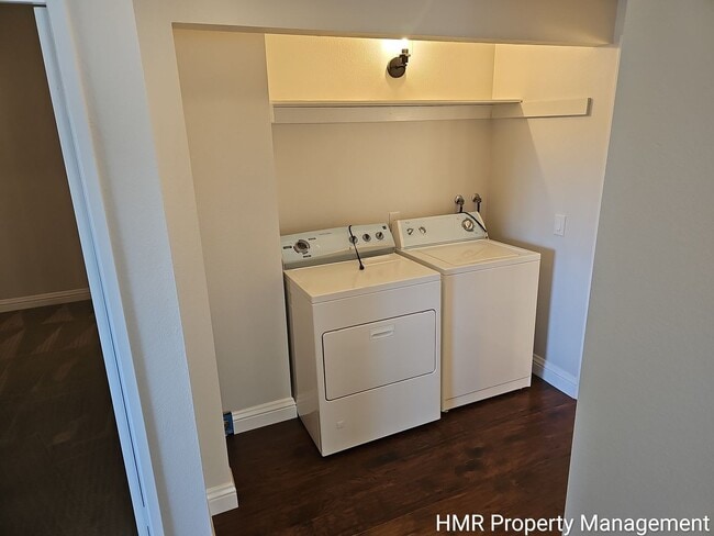 Building Photo - Spacious Two-Story Condo