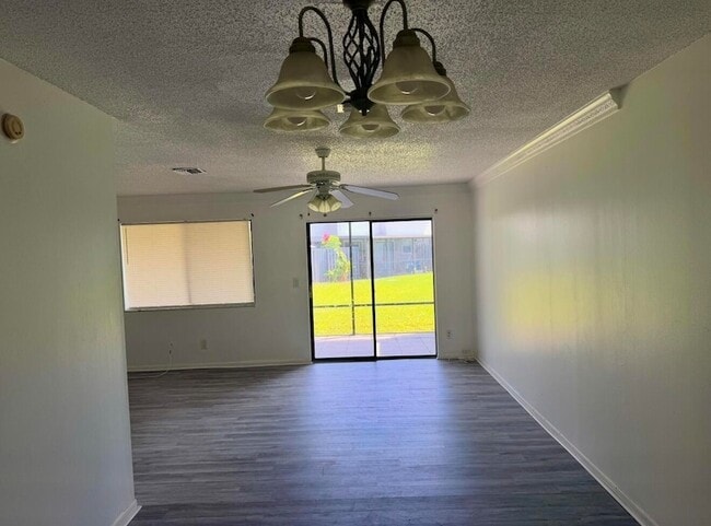 Building Photo - 2305 Seaside Dr