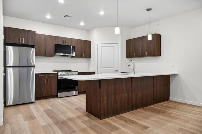 Building Photo - 983 W State St