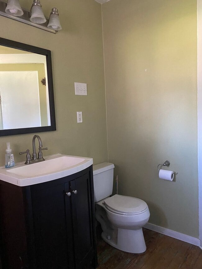 Building Photo - 933 Beck St