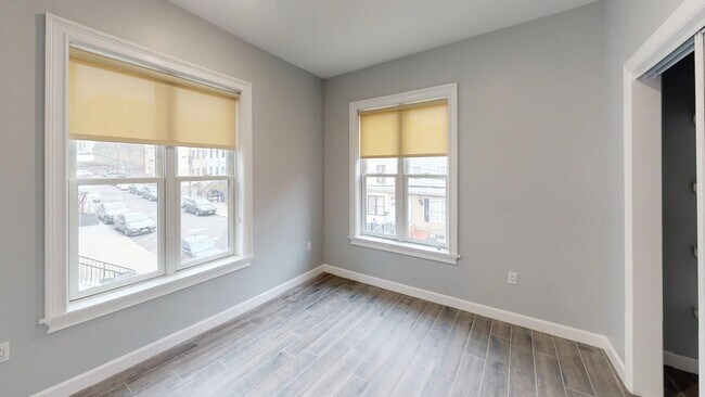 Building Photo - 680 Grand St